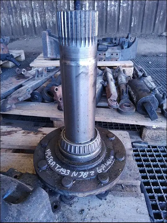 Pièce ARBRE DE ROUE PONT AR GAUCHE pour VALTRA T193