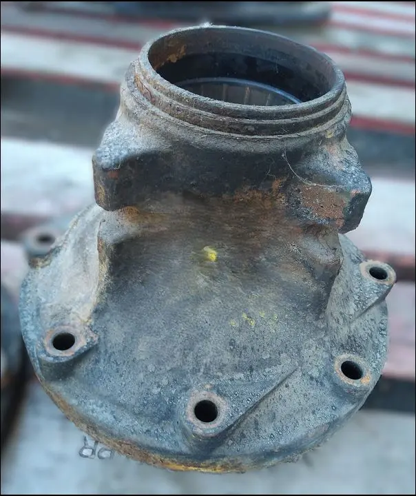Pièce CARTER DE TROMPETTE NU PONT AR DROIT pour MASSEY FERGUSON 3625V