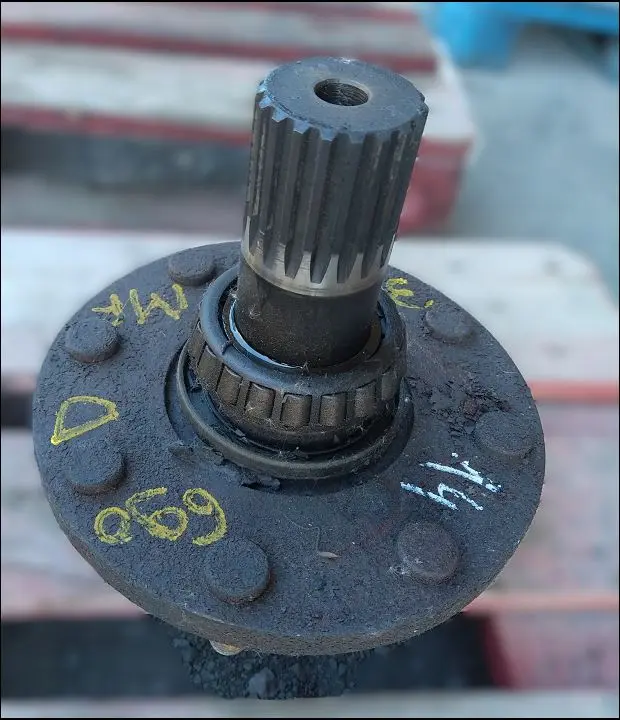 Pièce ARBRE DE ROUE PONT AR GAUCHE pour MASSEY FERGUSON 3625V