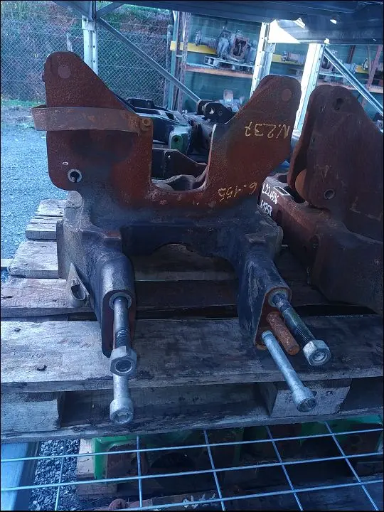 Pièce BERCEAU-BALANCIER PONT AV 4 RM pour JOHN DEERE 6155R