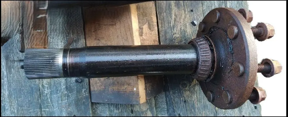 Pièce ARBRE DE ROUE PONT AR GAUCHE pour MASSEY FERGUSON 4709