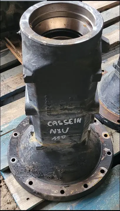 Pièce CARTER DE TROMPETTE NU PONT AR GAUCHE pour CASE IH MAXXUM 110 CVX  TIER IV