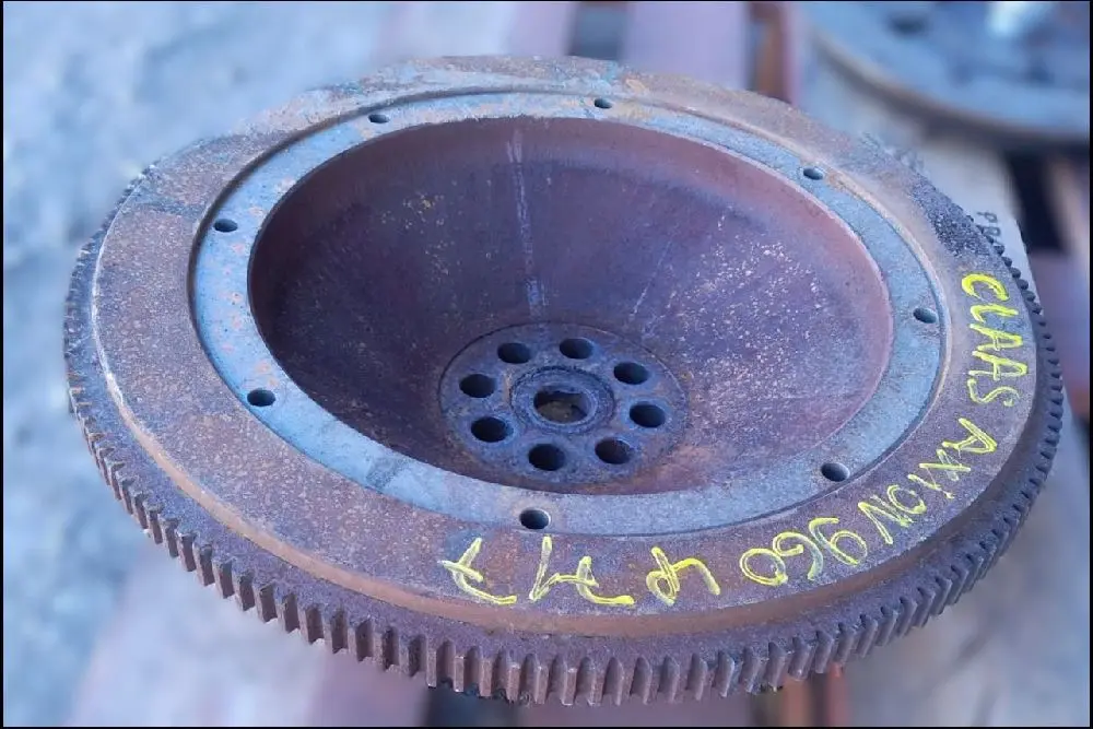 Pièce VOLANT MOTEUR pour CLAAS AXION 960 ST IV MR