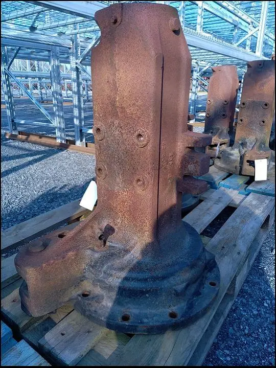 Pièce CARTER DE TROMPETTE NU PONT AR GAUCHE pour CLAAS ARION 420