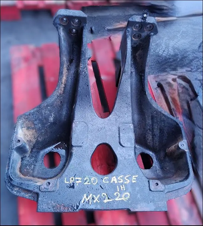 Pièce SUPPORT DE PORTE MASSE pour CASE IH MX220