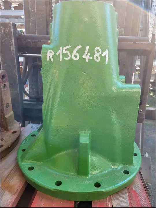 Pièce CARTER DE TROMPETTE NU pour JOHN DEERE 6155R