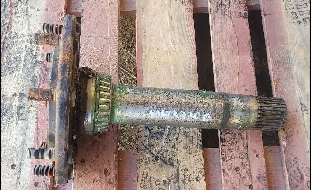 Pièce ARBRE DE ROUE PONT AR pour VALTRA 700