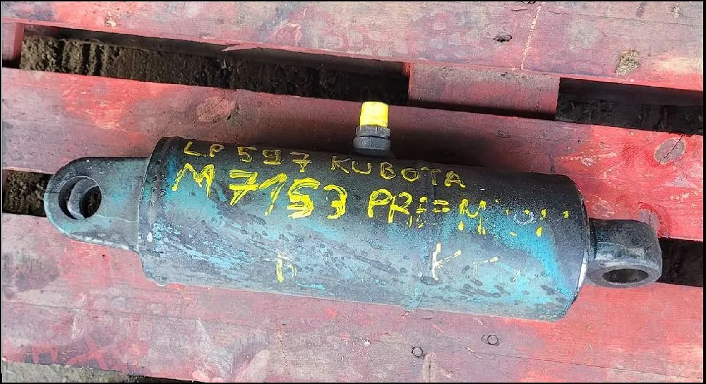 Pièce VERIN DE RELEVAGE AR DT pour KUBOTA M7153