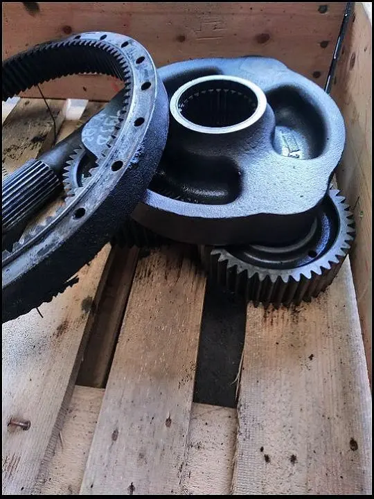 Pièce REDUCTEUR PONT AR pour VALTRA T174 ED