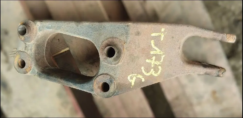 Pièce SUPPORT DE STABILISATEUR GAUCHE pour VALTRA T173