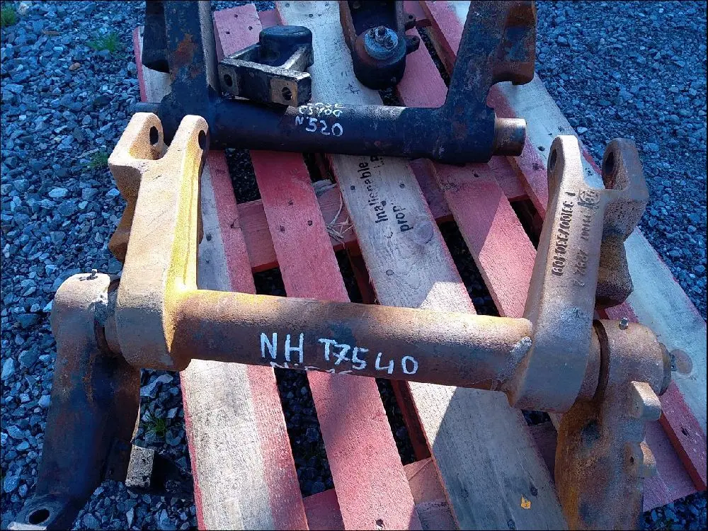 Pièce BRAS SUPERIEUR DE RELEVAGE MONOBLOC pour NEW HOLLAND T7.540