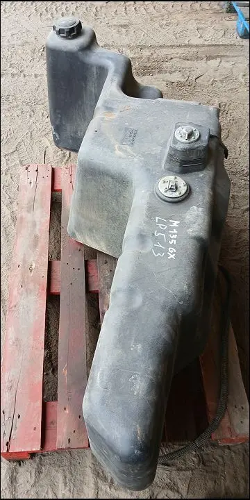 Pièce RESERVOIR pour KUBOTA M135GXS