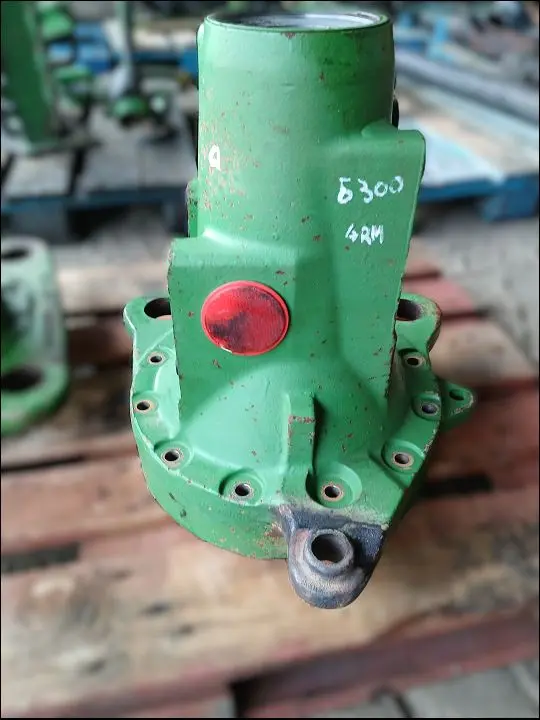Pièce CARTER DE TROMPETTE NU PONT AR DROIT pour JOHN DEERE 6300R 4RM