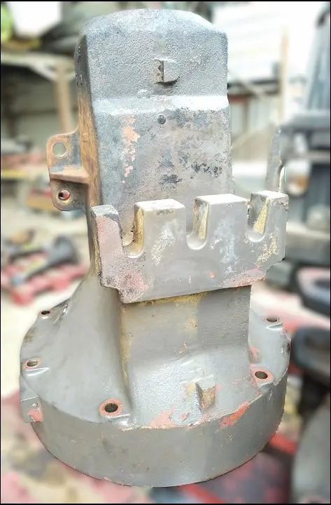 Pièce CARTER DE TROMPETTE NU PONT AR GAUCHE pour RENAULT ARES 816 RZ