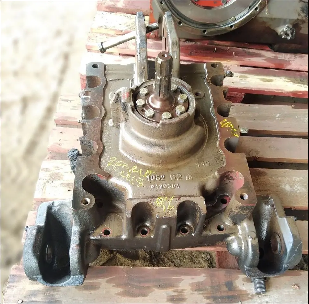 Pièce CARTER DE PDF pour RENAULT ARES 816 RZ