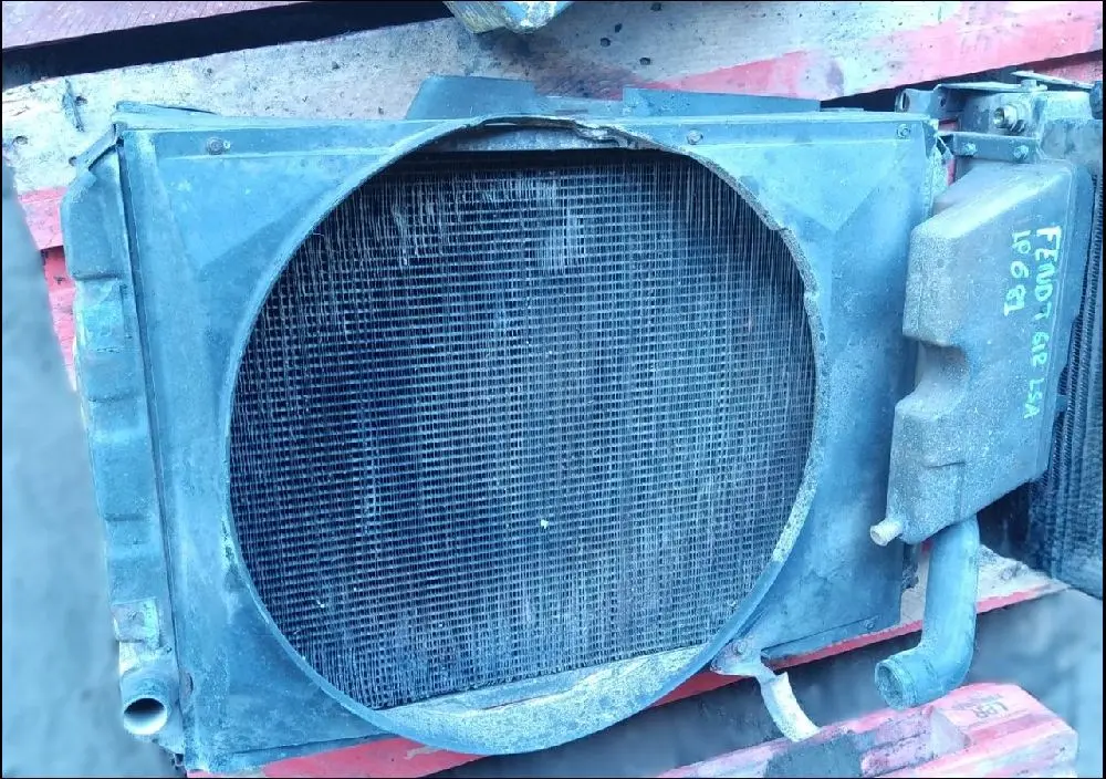Pièce RADIATEUR DE REFROIDISSEMENT pour FENDT 612 LSA
