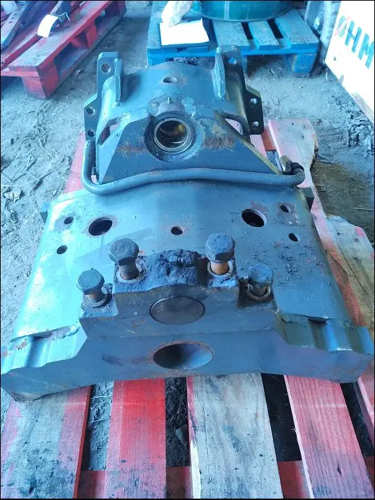 Pièce BERCEAU-BALANCIER PONT AV 4 RM pour FENDT 612 LSA