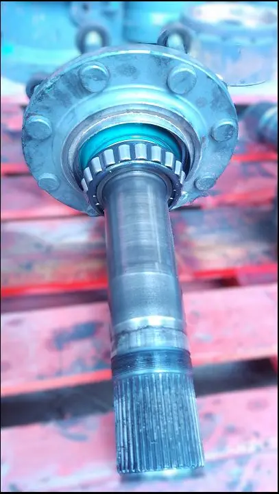 Pièce ARBRE DE ROUE PONT AR GAUCHE pour FENDT 612 LSA