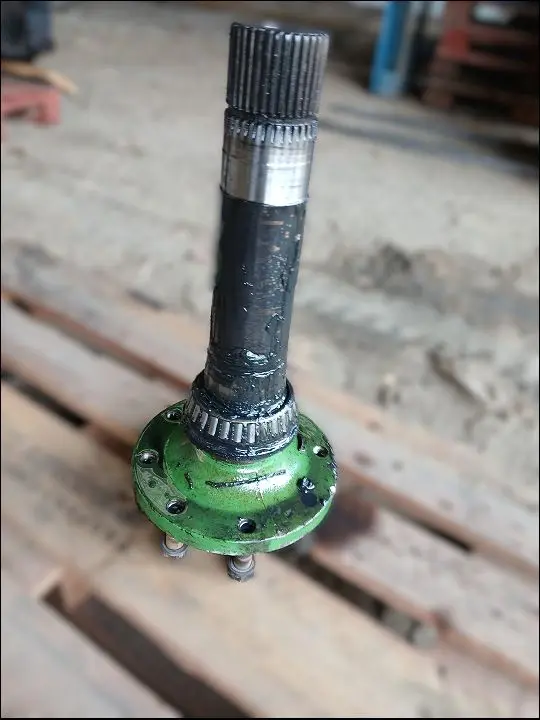 Pièce ARBRE DE ROUE PONT AR GAUCHE pour JOHN DEERE 6300R 4RM
