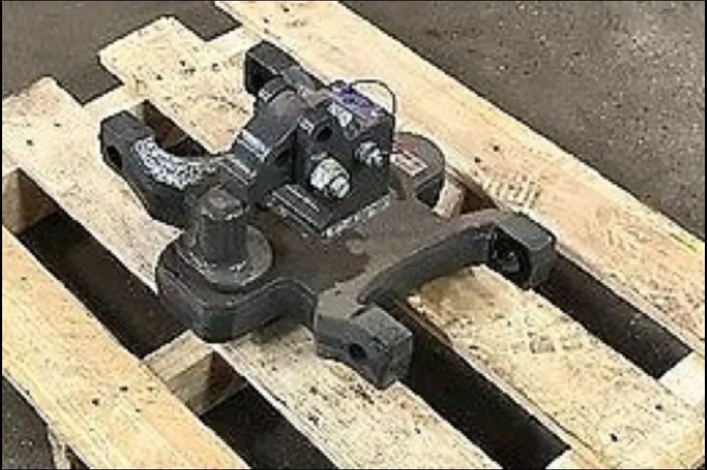 Pièce SUPPORT PITON BAS ECHELLE pour FENDT 312