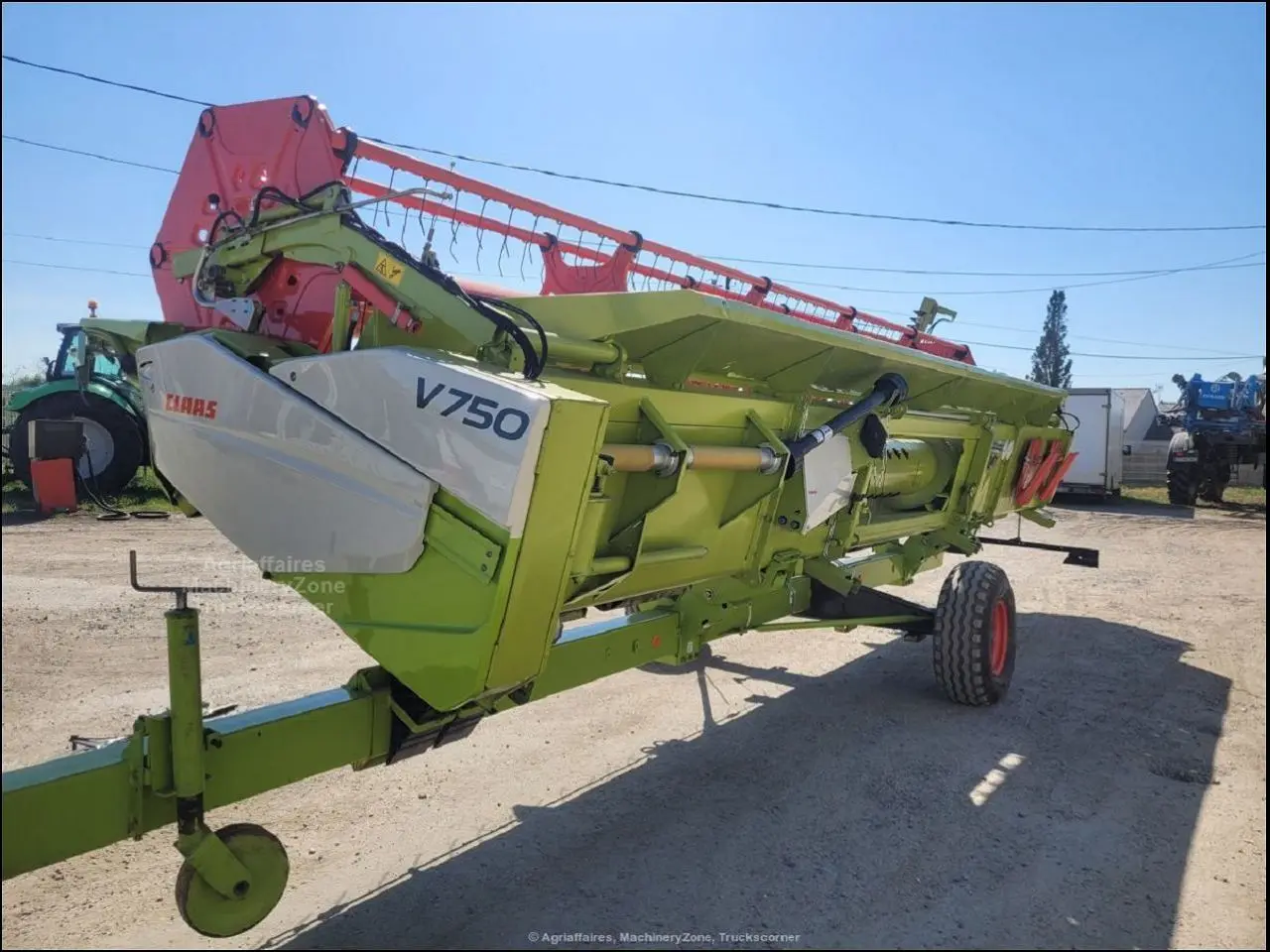 Véhicule CLAAS V750