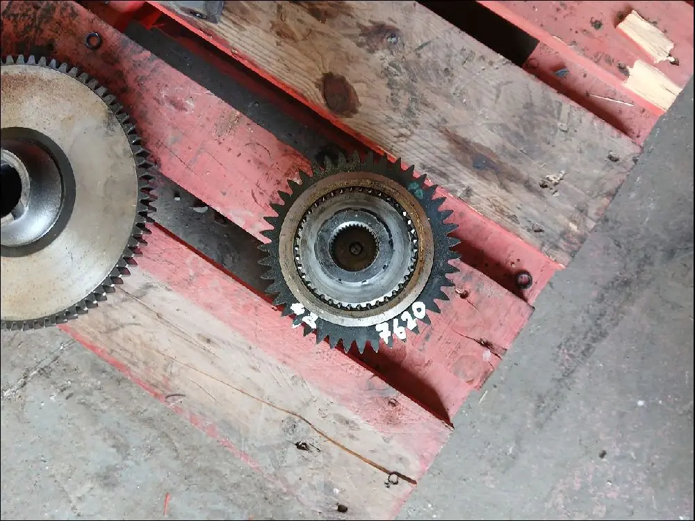 Pièce PIGNON DE TRANSMISSION pour MASSEY FERGUSON 7620 DYNA 6