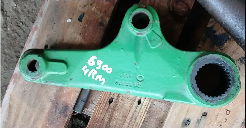 Pièce BRAS SUPERIEUR DE RELEVAGE GAUCHE pour JOHN DEERE 6300R 4RM