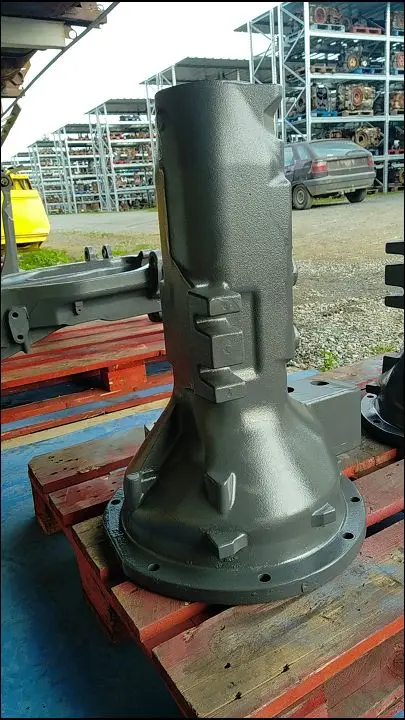 Pièce CARTER DE TROMPETTE NU PONT AR GAUCHE pour CLAAS ARION 510