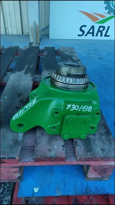Pièce PIVOT (PORTE FUSEE)PONT AV 4RM GAUCHE pour JOHN DEERE 6105R