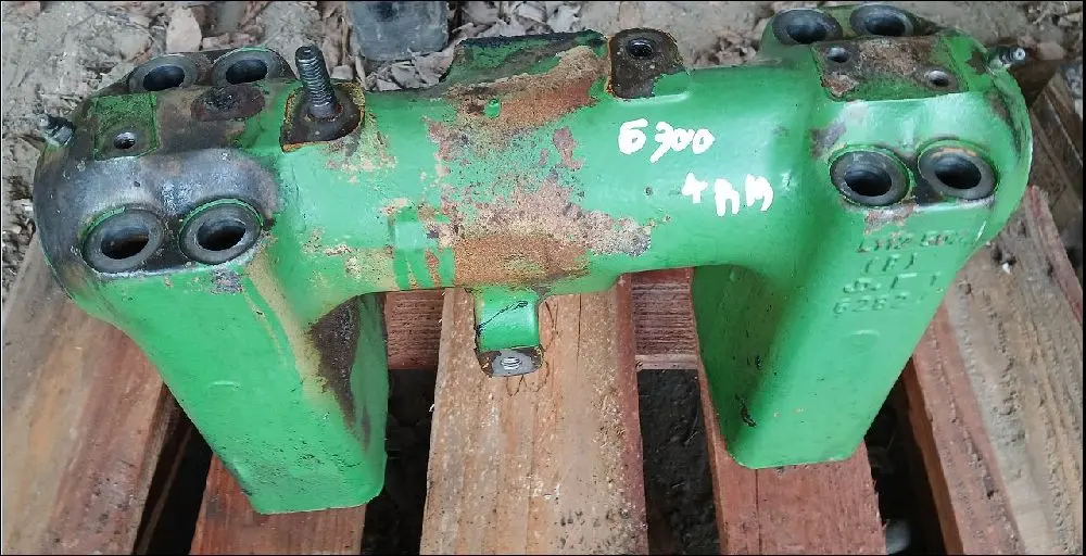 Pièce CARTER DE RELEVAGE pour JOHN DEERE 6300R 4RM