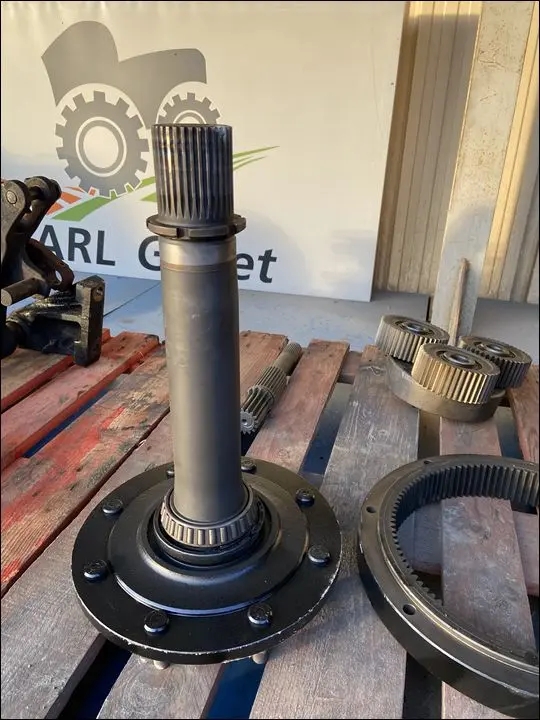 Pièce ARBRE DE ROUE PONT AR DROIT pour CASE IH LUXXUM 110
