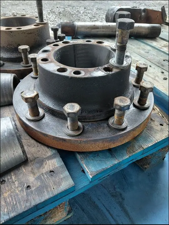 Pièce MOYEUX GAUCHE pour NEW HOLLAND T7.270
