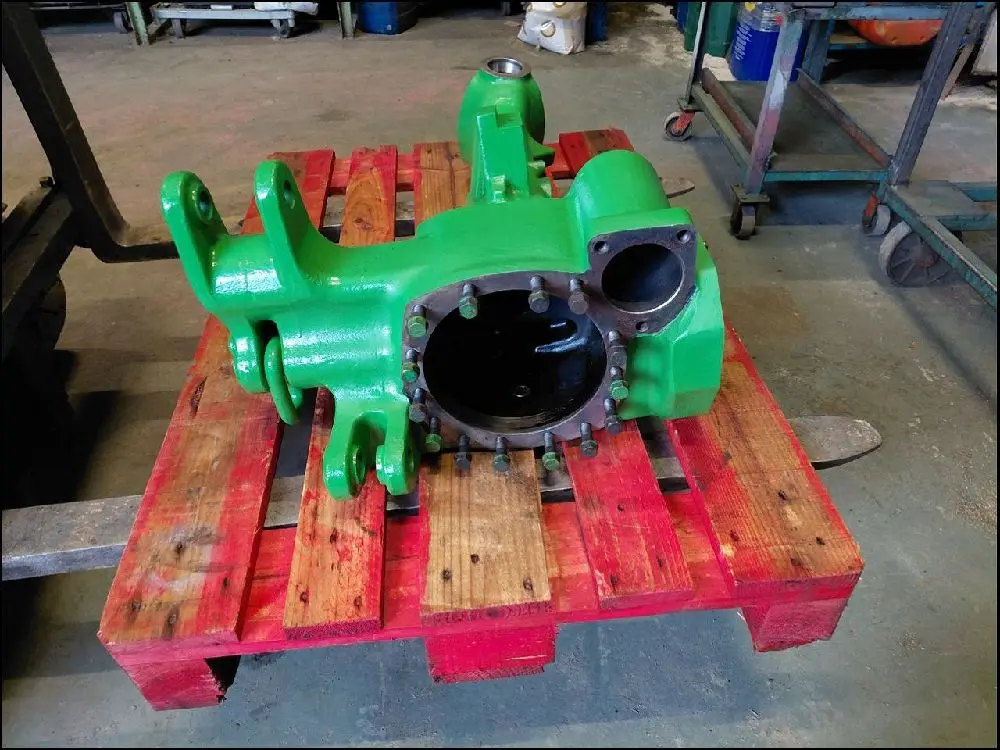 Pièce CARTER DE PONT AV 4 RM NU pour JOHN DEERE 6105R
