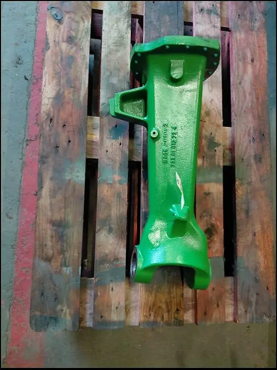 Pièce CARTER DE PONT AV 4 RM NU pour JOHN DEERE 6105R