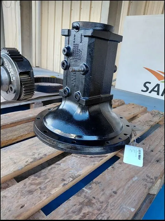 Pièce CARTER DE TROMPETTE NU PONT AR GAUCHE pour CASE IH PUMA 200 CVX
