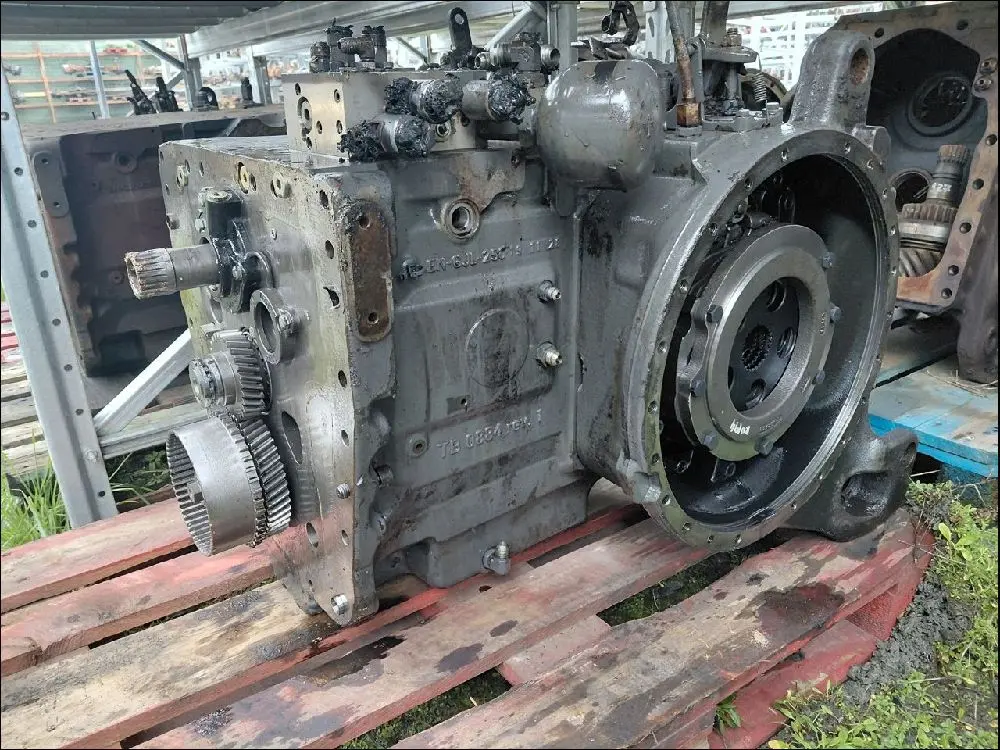 Pièce CARTER PONT AR NU pour VALTRA T214