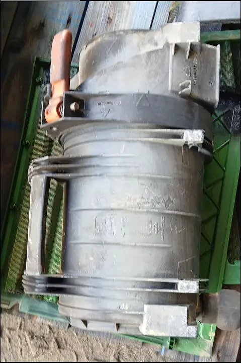 Pièce FILTRE D  ADMISSION pour JOHN DEERE 6300R 4RM