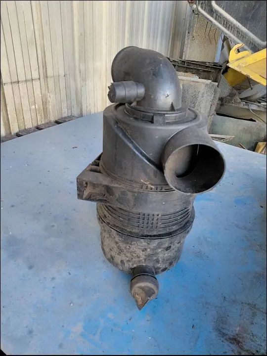 Pièce FILTRE D  ADMISSION pour CLAAS AXOS 330