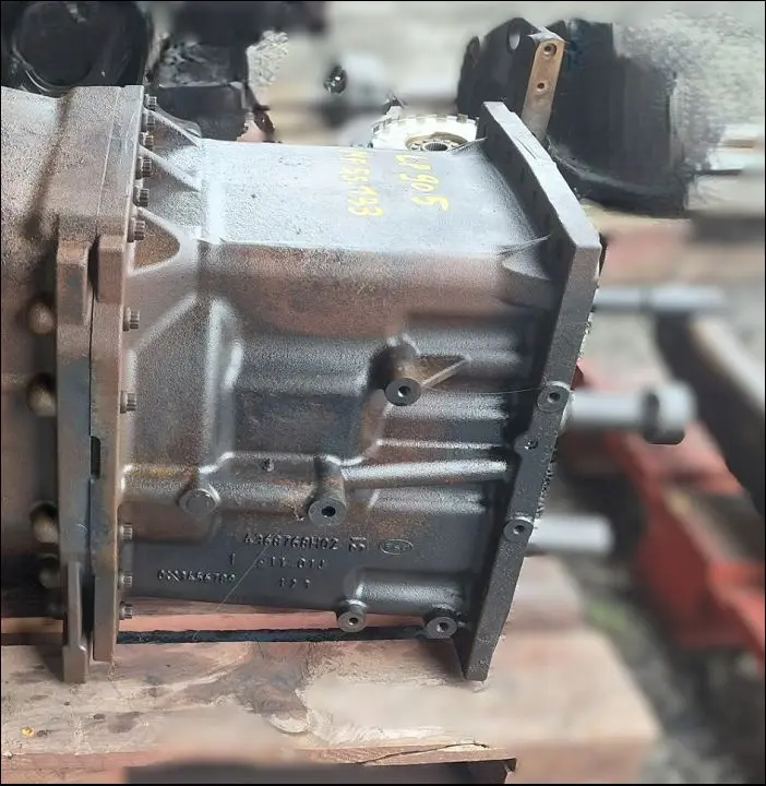 Pièce ENTRETOISE pour MASSEY FERGUSON 5S.135
