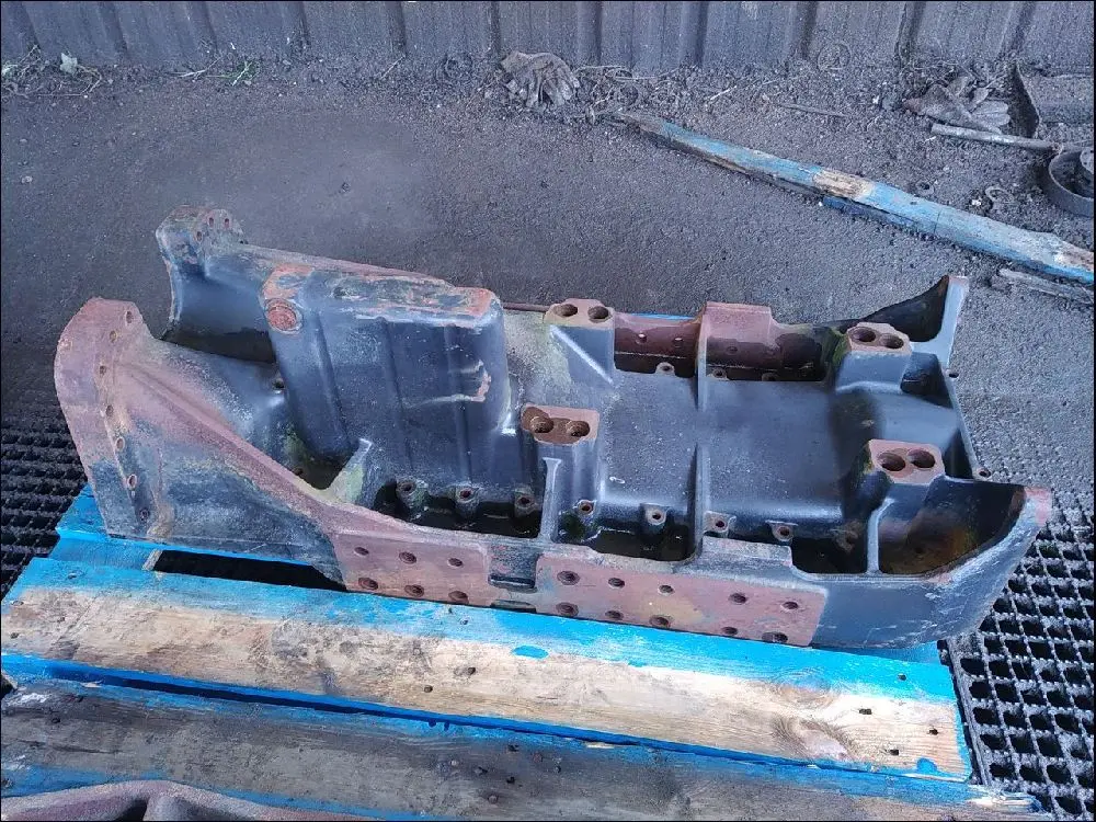 Pièce CARTER INFERIEUR D HUILE pour VALTRA T140E