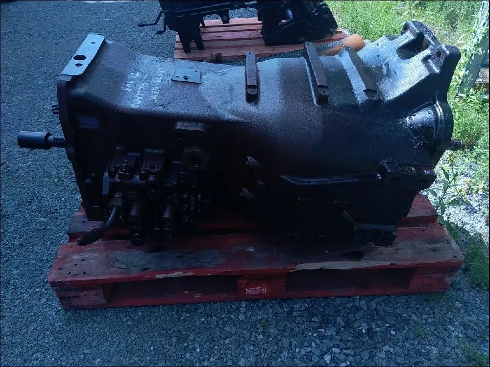 Pièce CARTER DE BOITE NU pour NEW HOLLAND T6.145