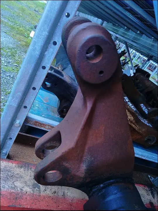 Pièce BRAS SUPERIEUR DE RELEVAGE GAUCHE pour MASSEY FERGUSON 8460