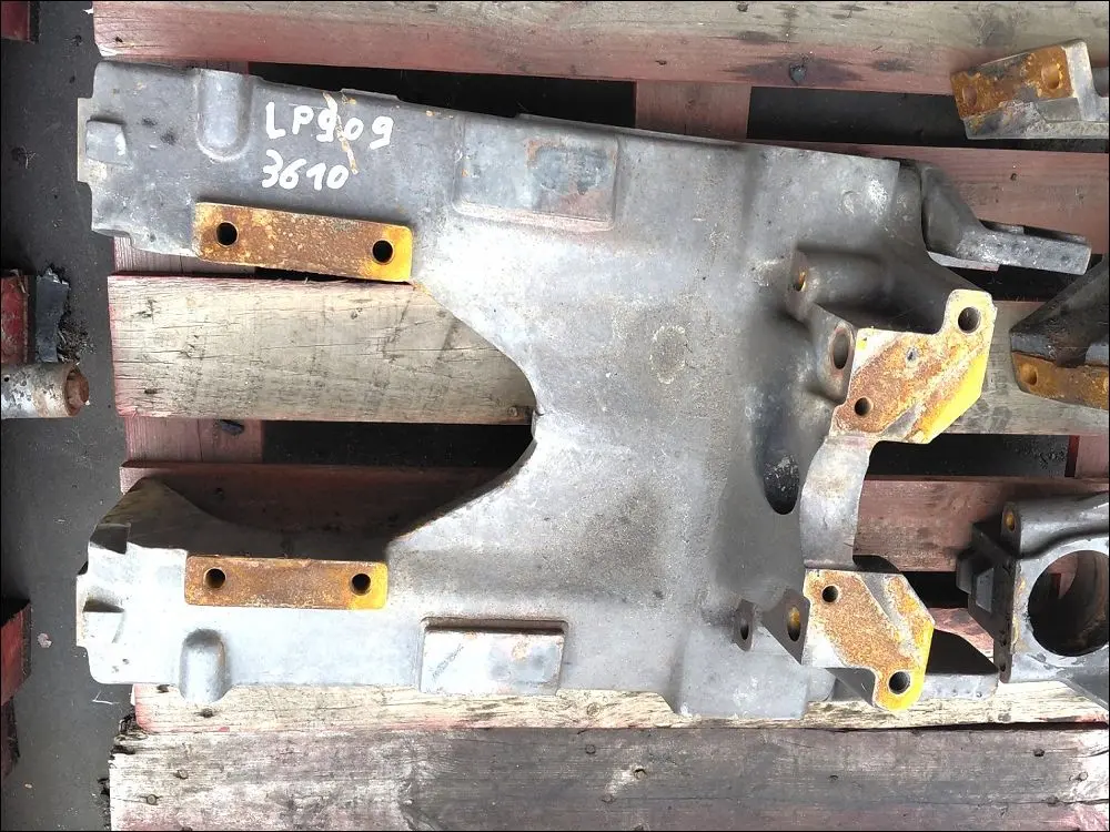 Pièce BERCEAU-BALANCIER PONT AV 4 RM pour MASSEY FERGUSON 3610