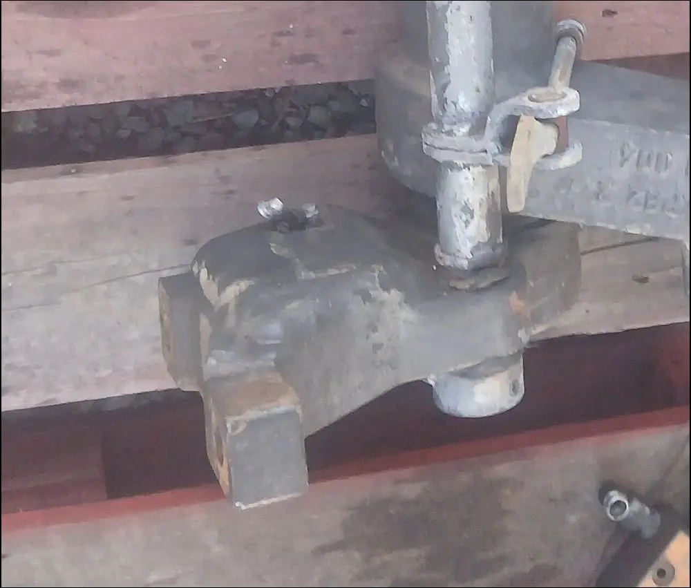 Pièce SUPPORT DE BRAS DE RELEVAGE MONOBLOC GAUCHE pour DEUTZ-FAHR AGROTRON M600