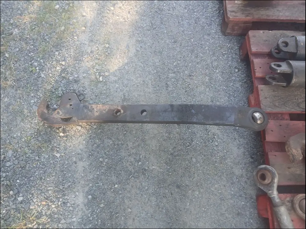 Pièce BRAS INFERIEUR DE RELEVAGE GAUCHE pour DEUTZ-FAHR AGROTRON M600