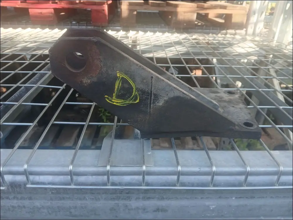 Pièce SUPPORT DE STABILISATEUR DROIT pour DEUTZ-FAHR AGROTRON M600