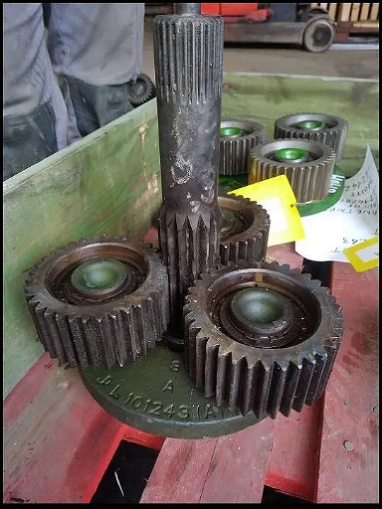 Pièce REDUCTEUR PONT AR pour JOHN DEERE 6410