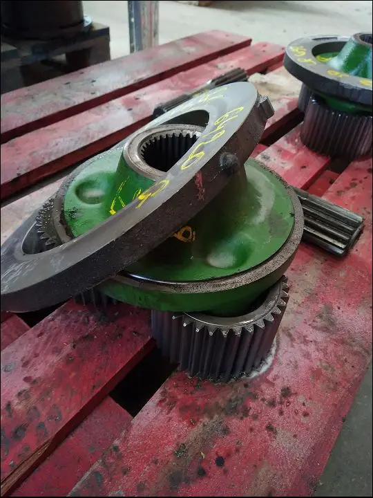 Pièce REDUCTEUR PONT AR pour JOHN DEERE 6420