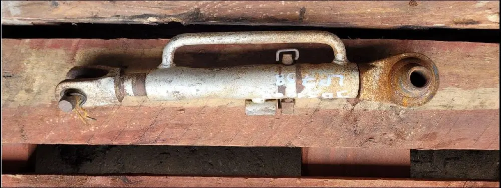 Pièce STABILISATEUR DE RELEVAGE DROIT pour JOHN DEERE 5100R
