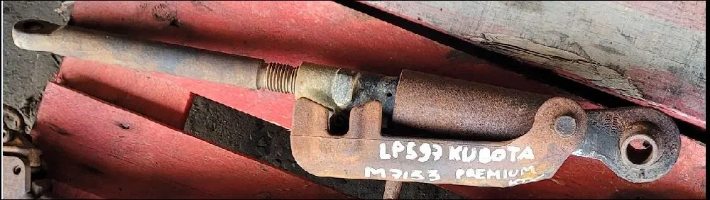 Pièce STABILISATEUR DE RELEVAGE DROIT pour KUBOTA M7153